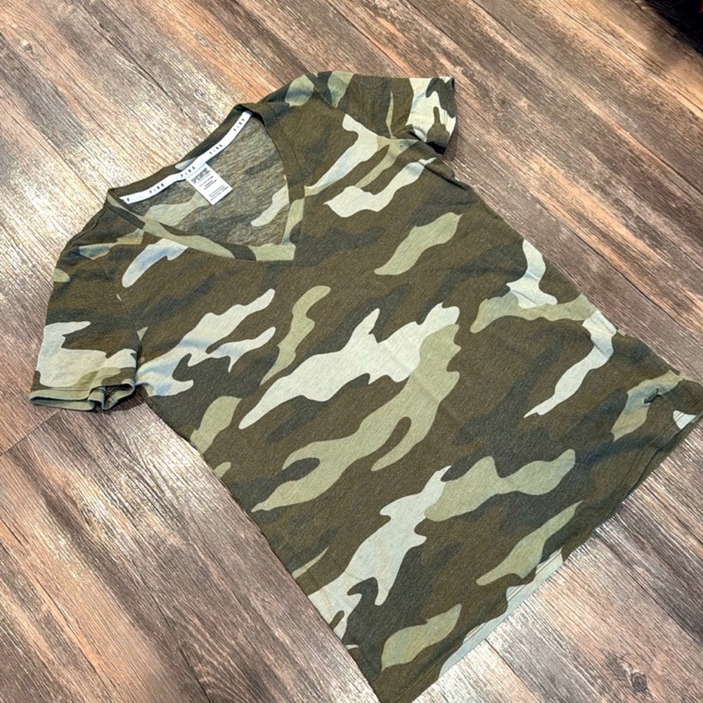 PINK Victoria’s Secret Camo V-Neck T-Shirt | Green Army Print Tee | Size Small